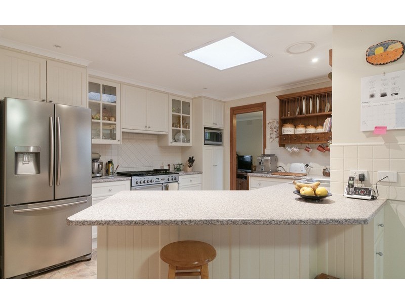 8 Rachael Drive, Mooroolbark VIC 3138