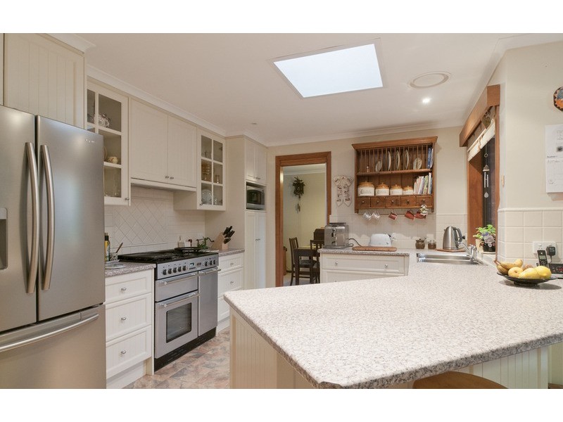 8 Rachael Drive, Mooroolbark VIC 3138