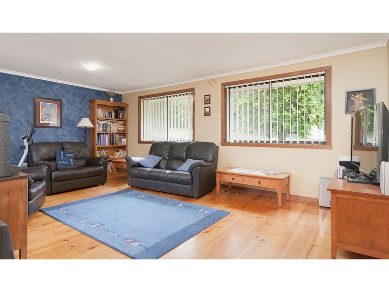 8 Rachael Drive, Mooroolbark VIC 3138