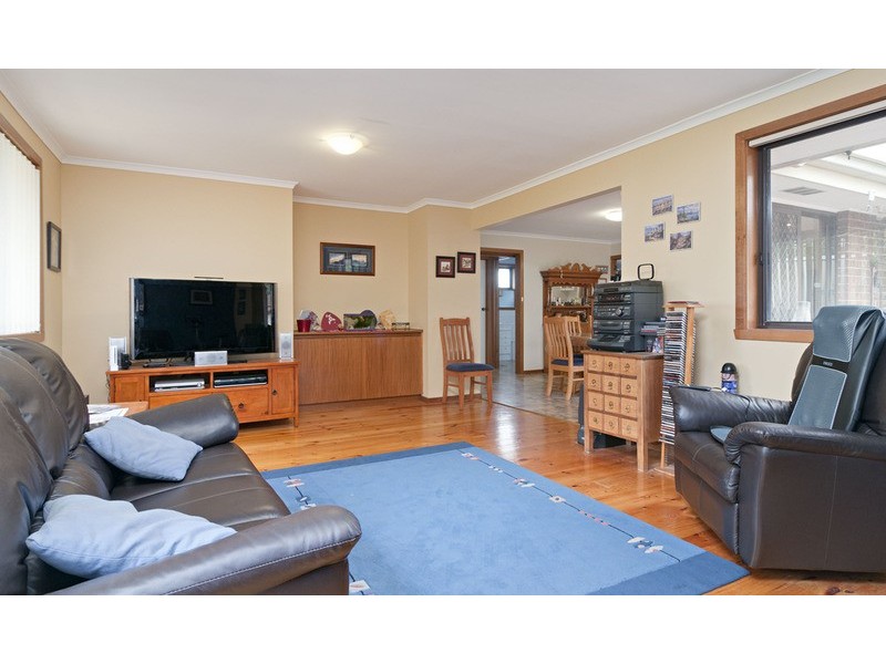8 Rachael Drive, Mooroolbark VIC 3138
