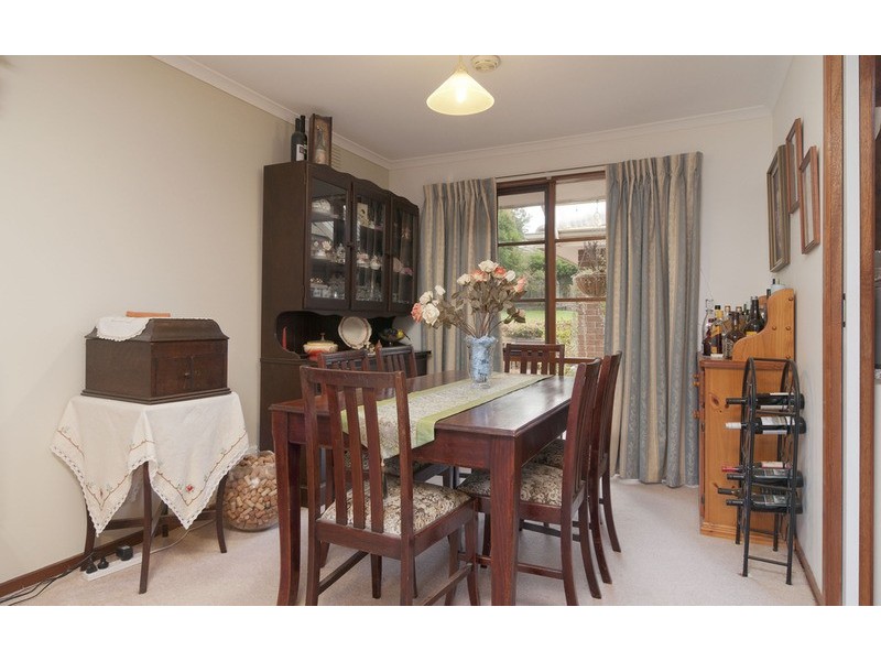 8 Rachael Drive, Mooroolbark VIC 3138