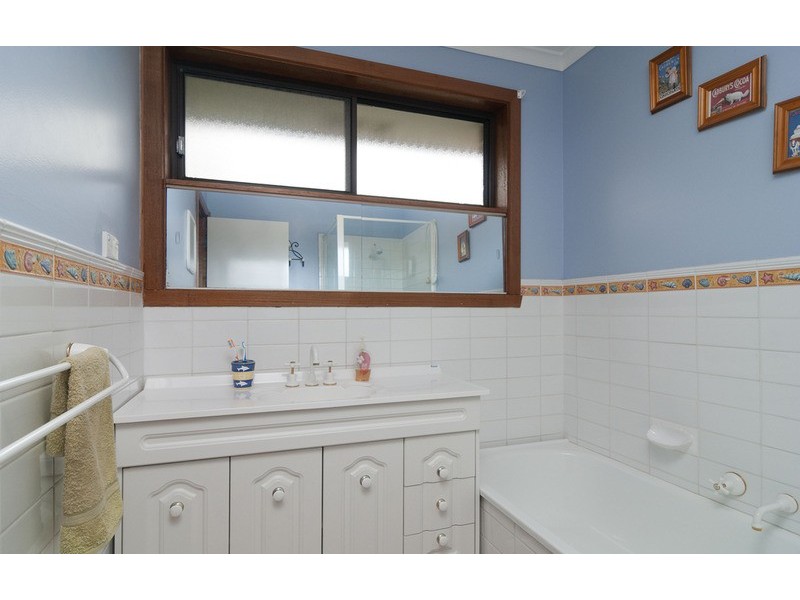 8 Rachael Drive, Mooroolbark VIC 3138