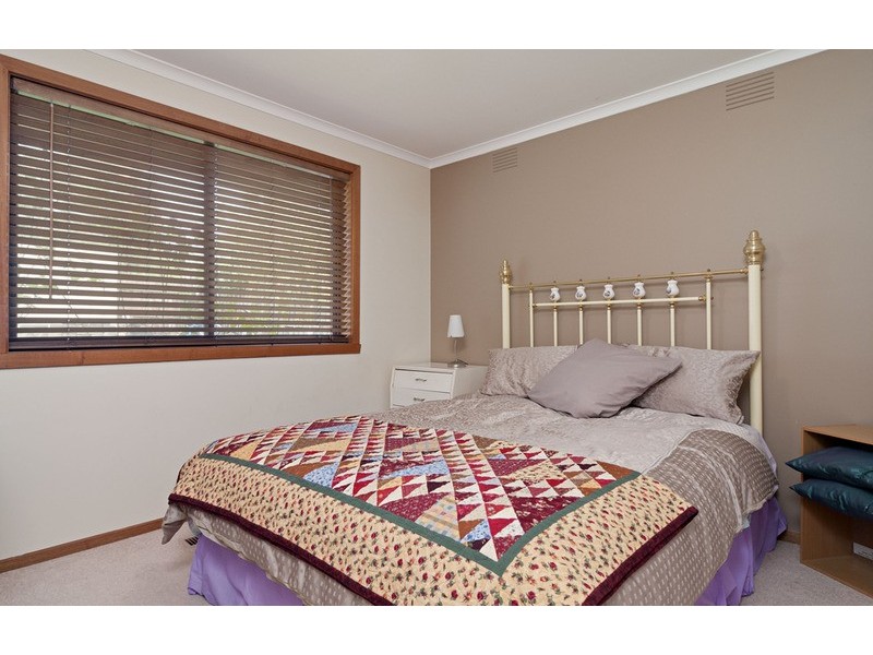 8 Rachael Drive, Mooroolbark VIC 3138