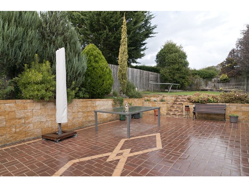 8 Rachael Drive, Mooroolbark VIC 3138