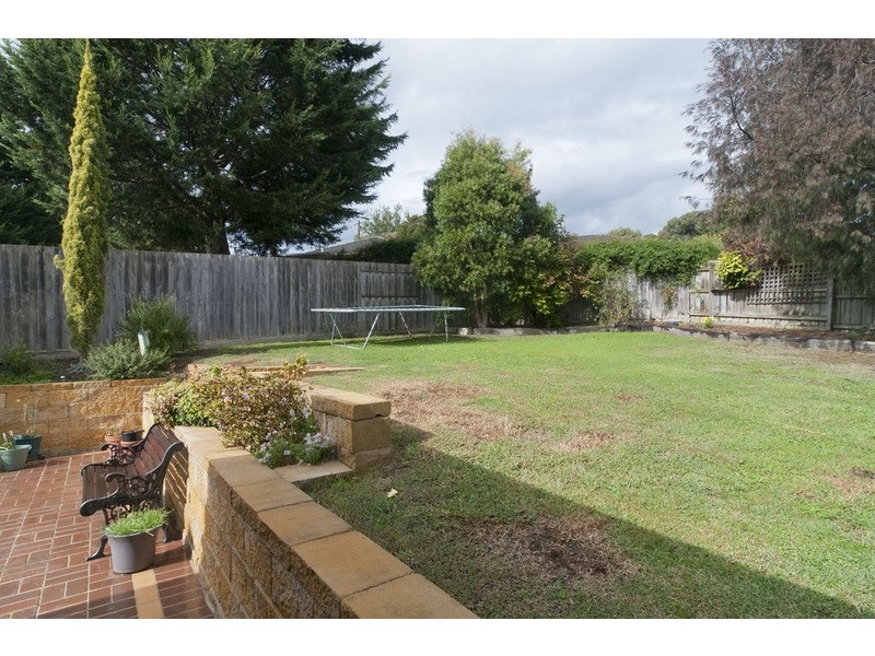 8 Rachael Drive, Mooroolbark VIC 3138