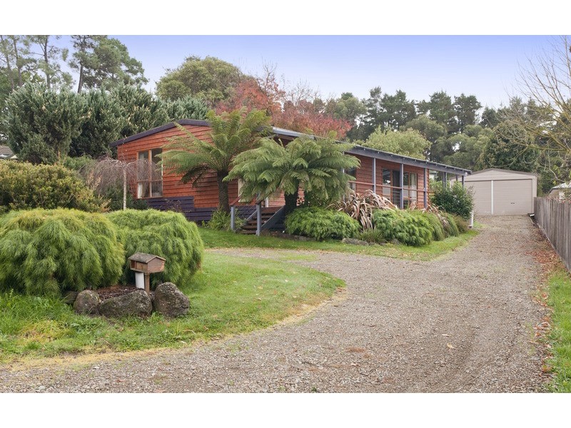 9 Stewart Avenue, Wandin North VIC 3139