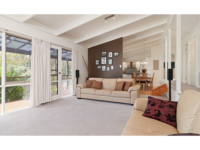 9 Stewart Avenue, Wandin North VIC 3139