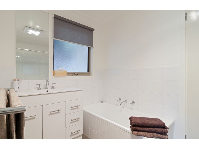 9 Stewart Avenue, Wandin North VIC 3139