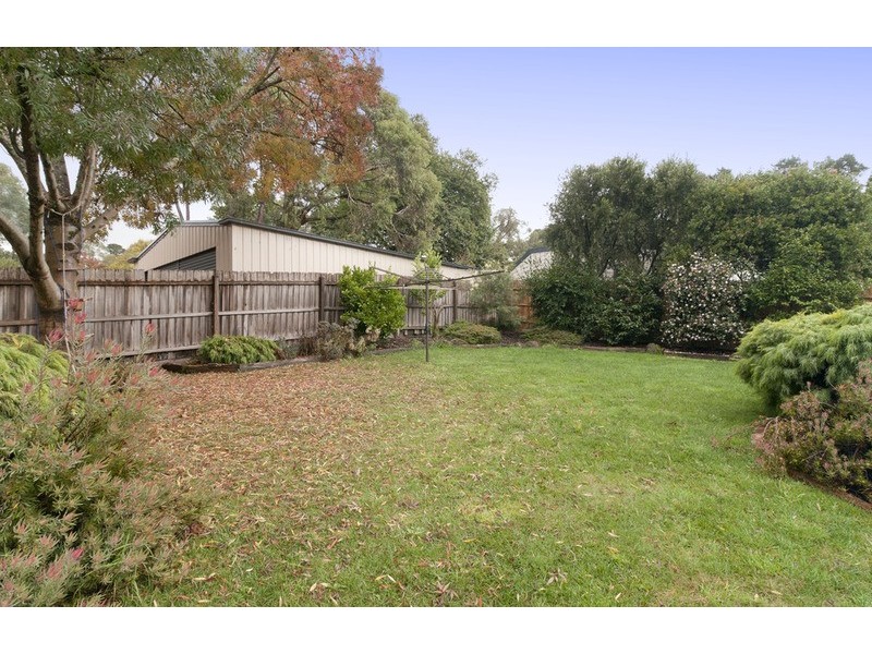 9 Stewart Avenue, Wandin North VIC 3139