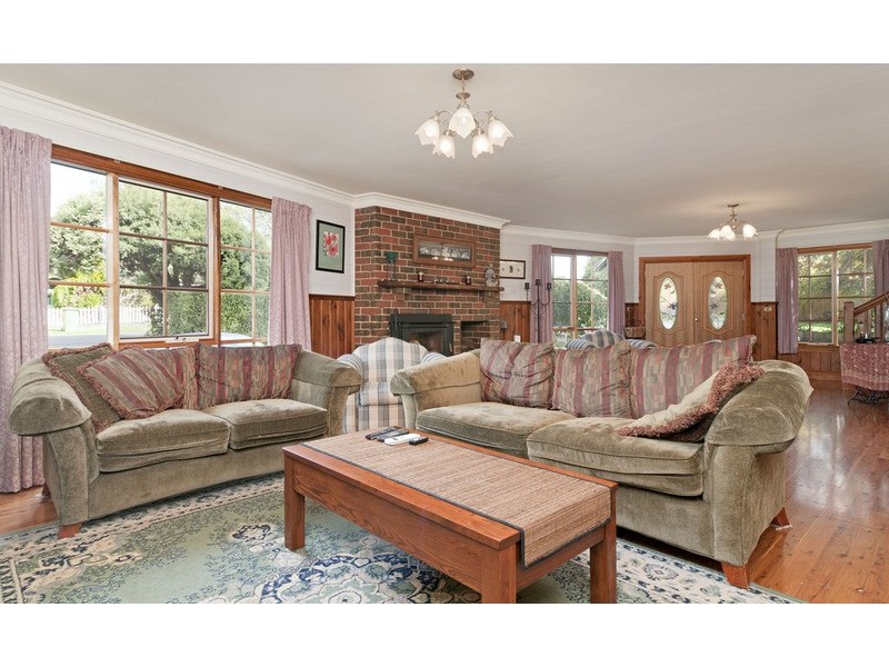 5 View Street, Wandin North VIC 3139