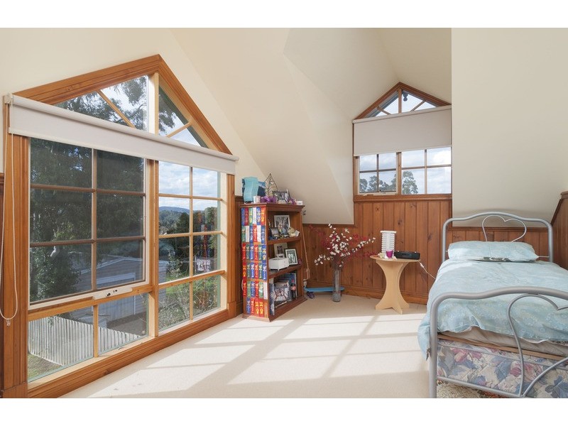 5 View Street, Wandin North VIC 3139