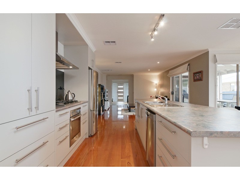 47 Freshfield Avenue, Mooroolbark VIC 3138