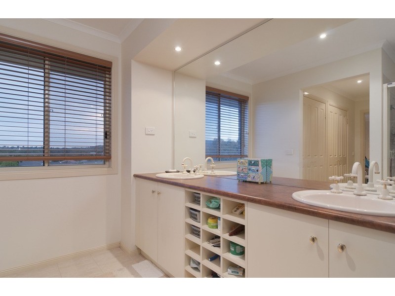 1 Ally Terrace, Chirnside Park VIC 3116