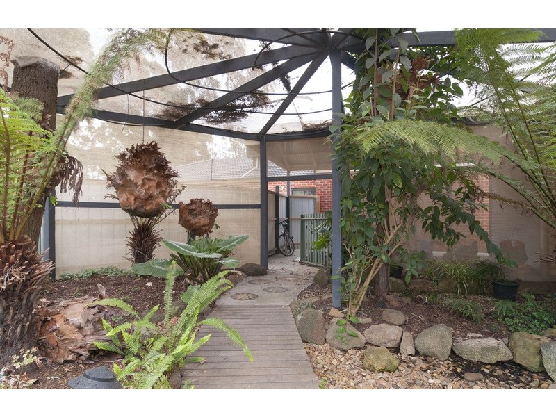 2/137 Switchback Road, Chirnside Park VIC 3116