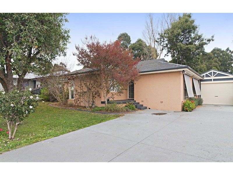 2/137 Switchback Road, Chirnside Park VIC 3116