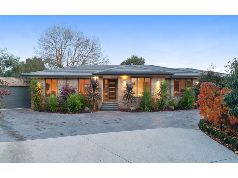 8a Lindel Court, Croydon VIC 3136