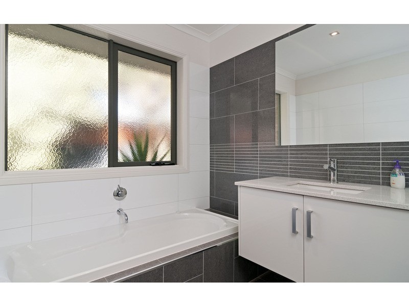 8a Lindel Court, Croydon VIC 3136