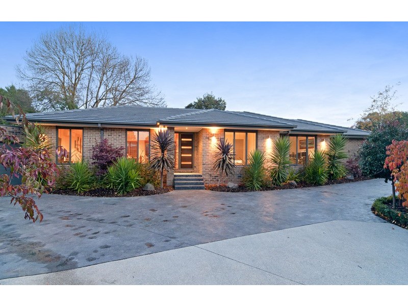 8a Lindel Court, Croydon VIC 3136