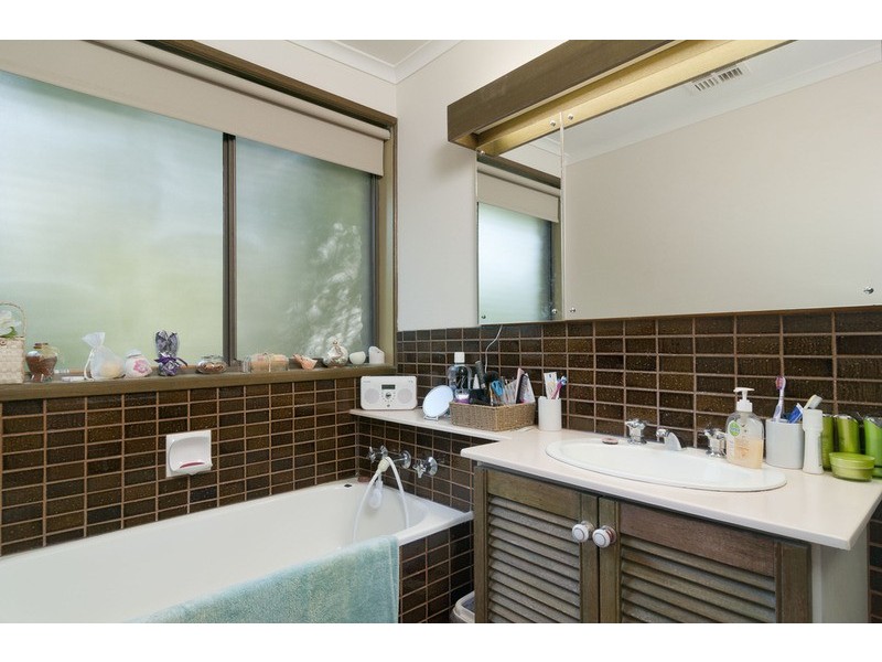 2 Chaparral Court, Mooroolbark VIC 3138