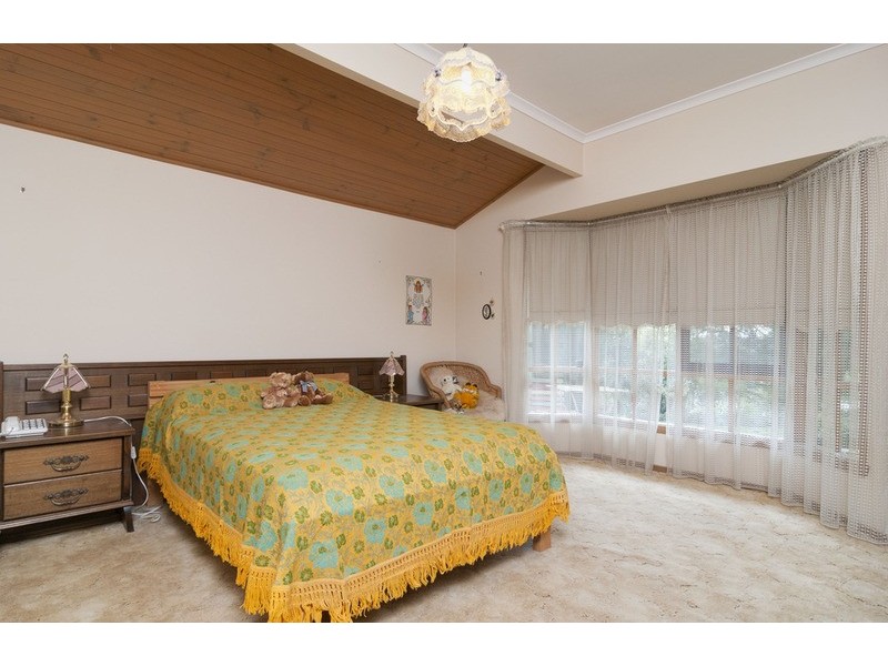 13 Greenbank Drive, Mooroolbark VIC 3138