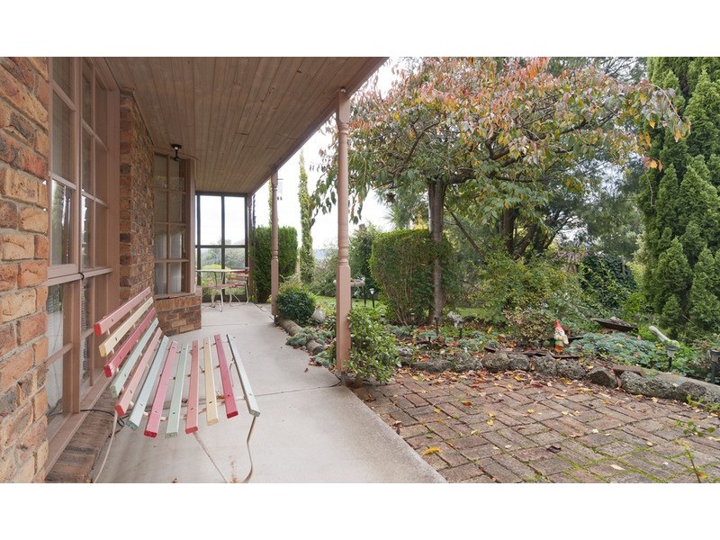 13 Greenbank Drive, Mooroolbark VIC 3138