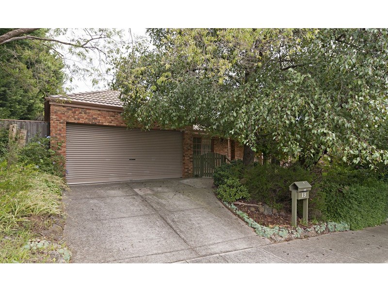 13 Greenbank Drive, Mooroolbark VIC 3138