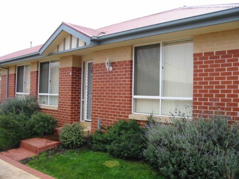 2/16 Mountain View  Road, Mooroolbark VIC 3138