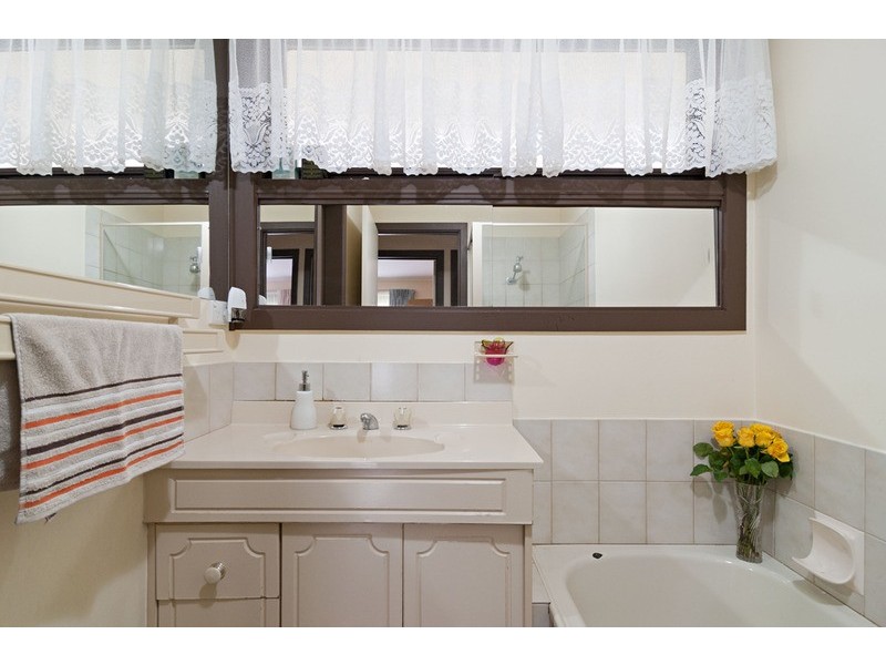 12 Parklands Avenue, Chirnside Park VIC 3116