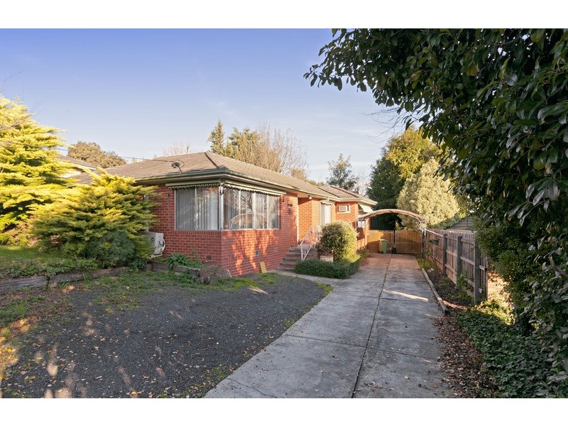 13 Shirley Street, Mooroolbark VIC 3138