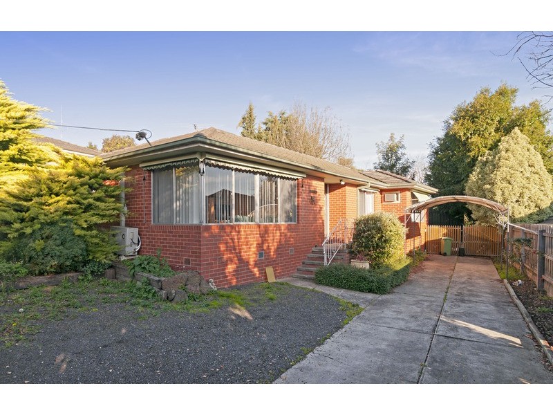 13 Shirley Street, Mooroolbark VIC 3138