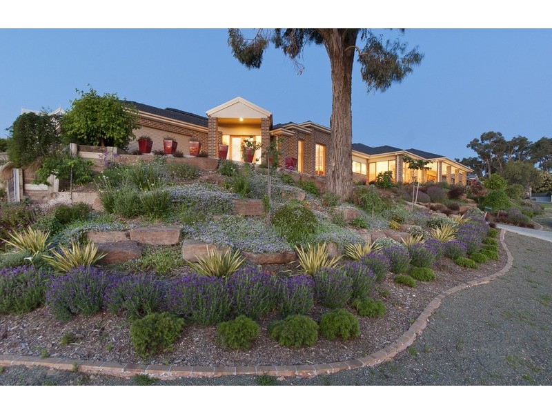 6 Classic Drive, Mooroolbark VIC 3138