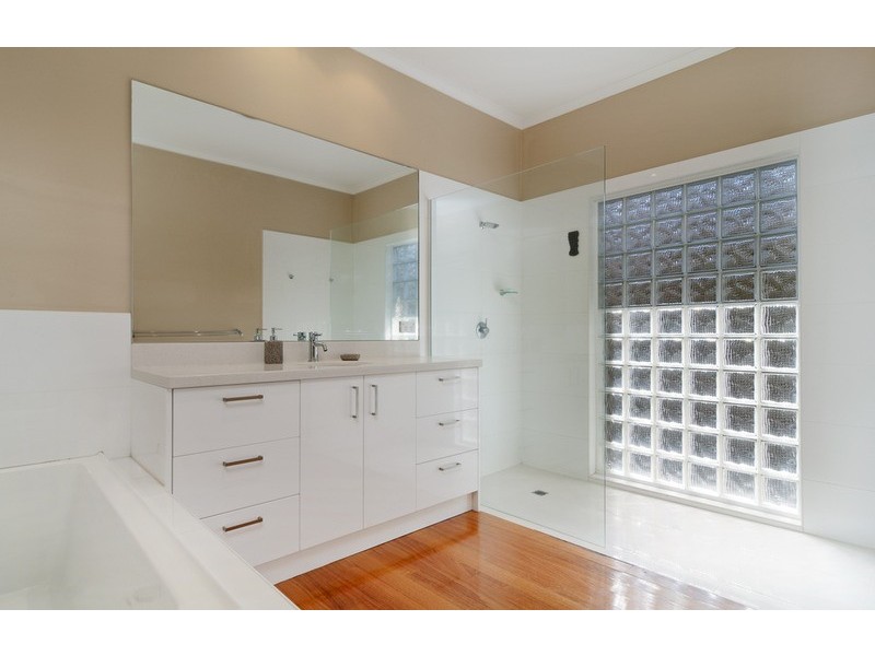 6 Classic  Drive, Mooroolbark VIC 3138