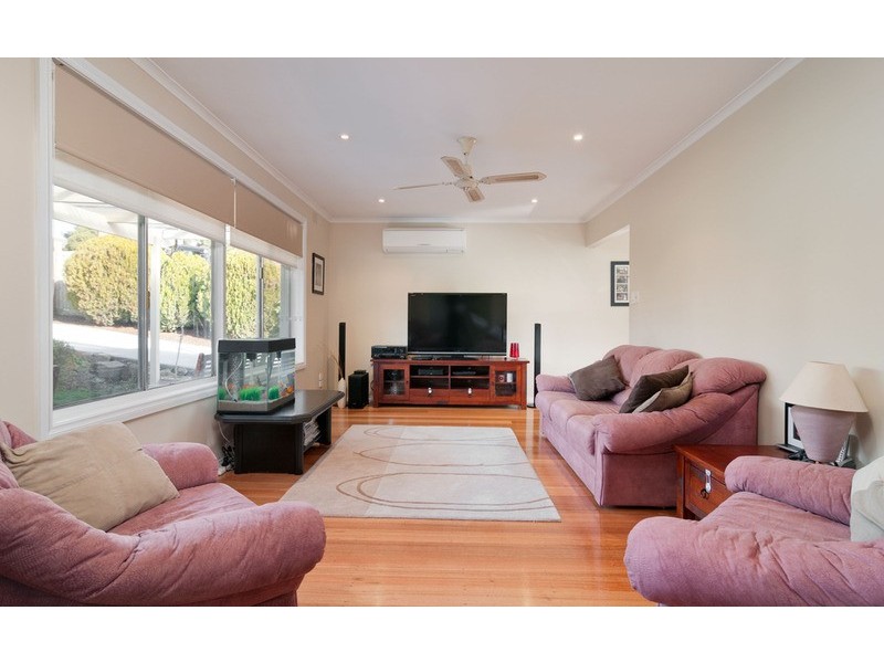 43 Greenslopes Drive, Mooroolbark VIC 3138