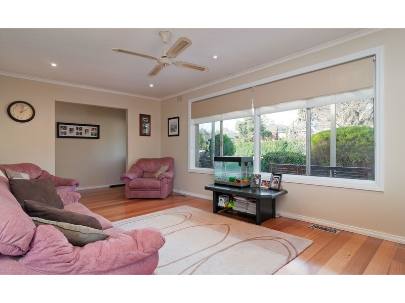 43 Greenslopes Drive, Mooroolbark VIC 3138