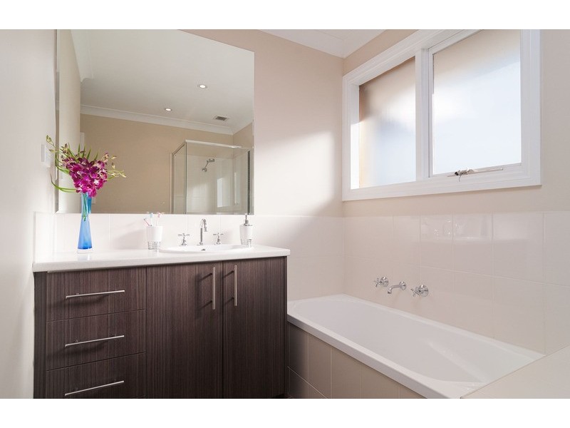 43 Greenslopes Drive, Mooroolbark VIC 3138