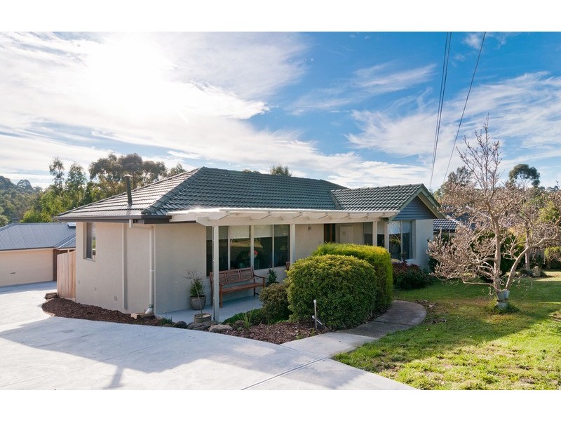 43 Greenslopes Drive, Mooroolbark VIC 3138