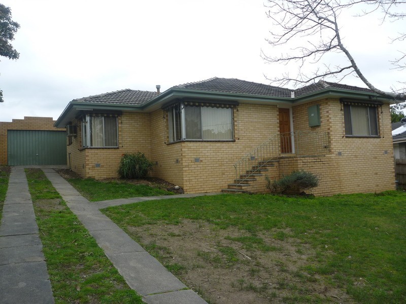 18 Greenslopes Drive, Mooroolbark VIC 3138