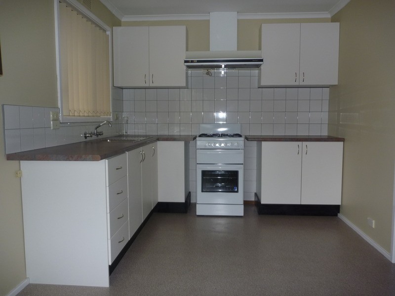 18 Greenslopes Drive, Mooroolbark VIC 3138