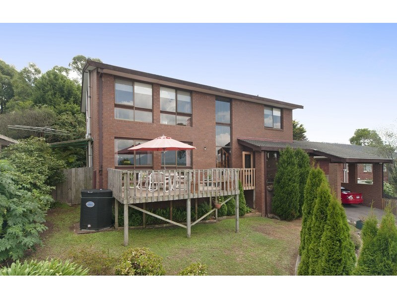 17 Autumn Grove, Mooroolbark VIC 3138