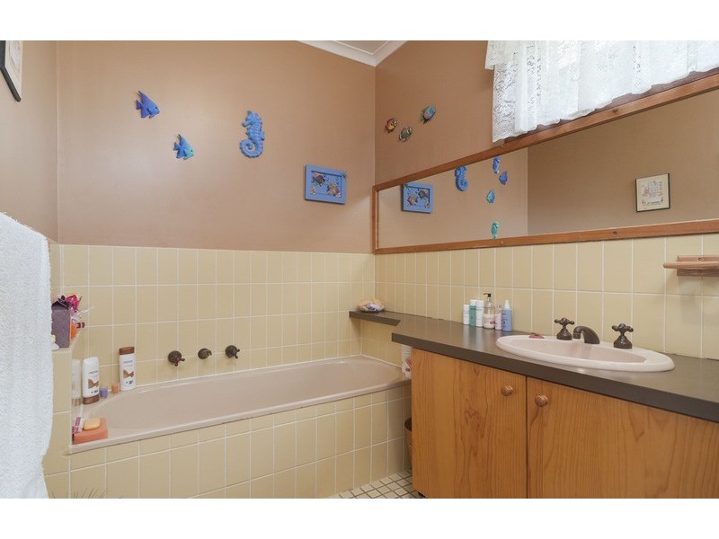 17 Autumn Grove, Mooroolbark VIC 3138