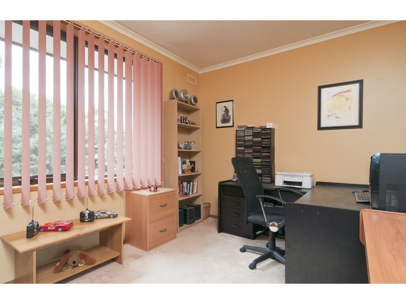 17 Autumn Grove, Mooroolbark VIC 3138