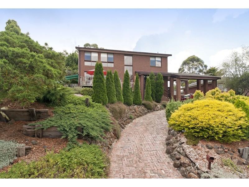 17 Autumn Grove, Mooroolbark VIC 3138