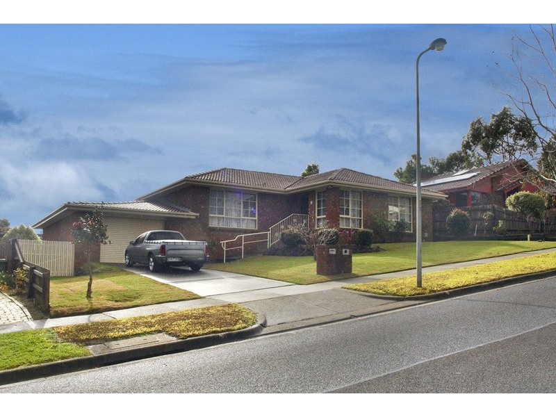 5 Ashton Avenue, Mooroolbark VIC 3138