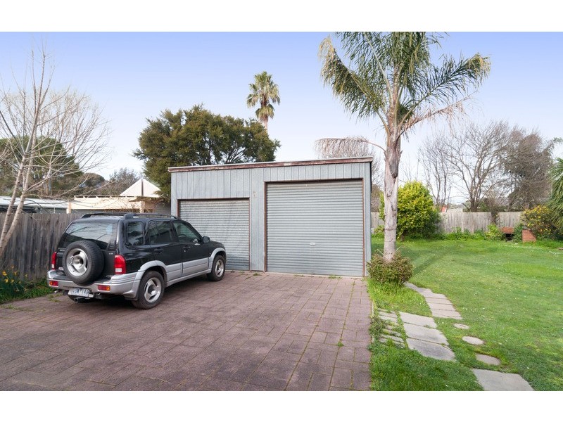 130 Lomond Avenue, Kilsyth VIC 3137