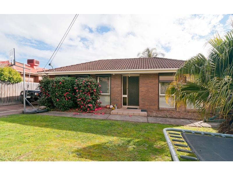 39 Campaspe Drive, Croydon Hills VIC 3136