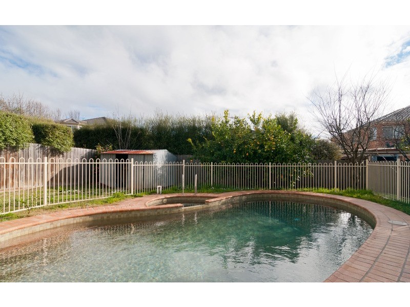 39 Campaspe Drive, Croydon Hills VIC 3136