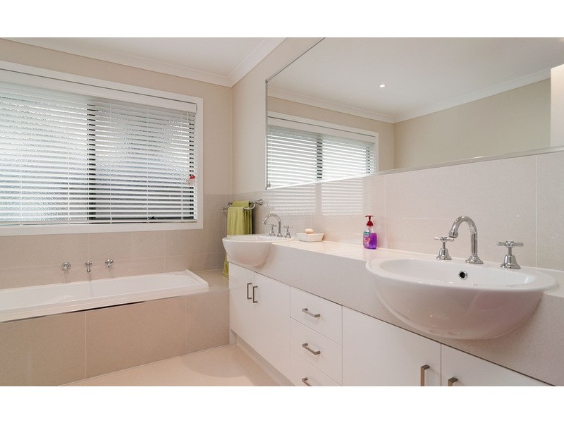 2/7 El Centro, Chirnside Park VIC 3116