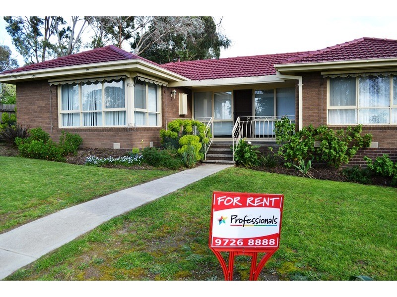 27 Elms  Road, Mooroolbark VIC 3138