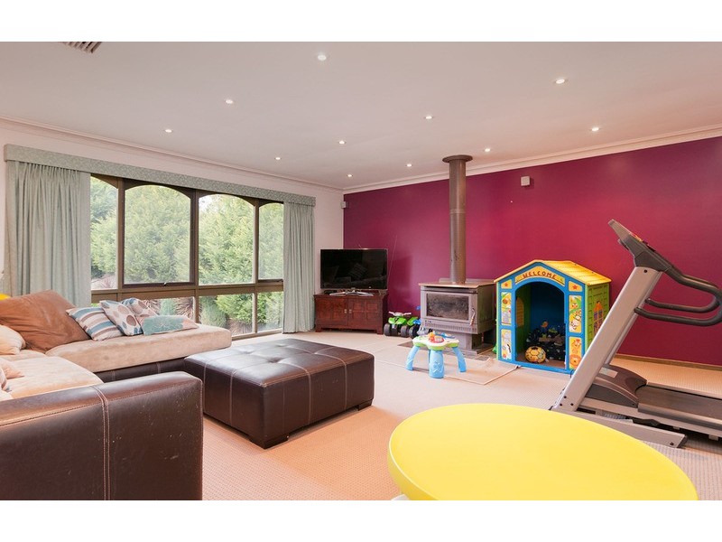 6 Bimbi Court, Mooroolbark VIC 3138