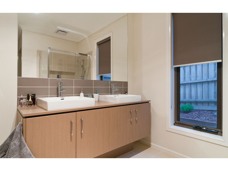 4 Scheffer Crescent, Croydon VIC 3136